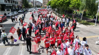Uşakta Gençlik Festivali kortej yürüyüşüyle başladı
