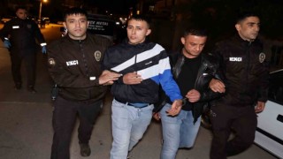 Uyuşturucu tacirleri ile polisin kovalamacası kamerada