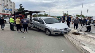 Uzunköprüde direksiyon hakimiyetini kaybeden sürücü refüje çıktı