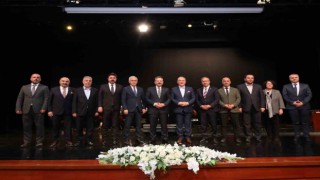 Vali Aksoy ‘Mehmet Kemiksiz ile Yunusça İlahiler programına katıldı