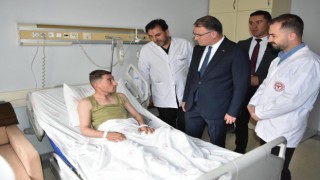Vali Balcıdan yaralı askerlere ziyaret