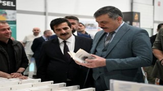 Vali Çiftçiden Kitap Fuarına ziyaret
