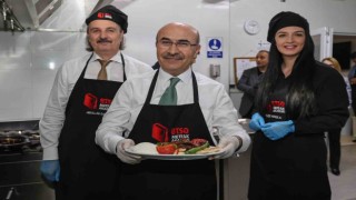 Vali Demirtaş önlüğü giydi tezgahın başına geçti