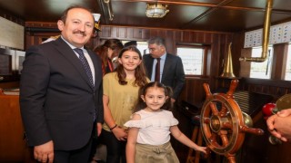 Vali Pehlivan, TCG Nusret Müze Gemisini ziyaret etti
