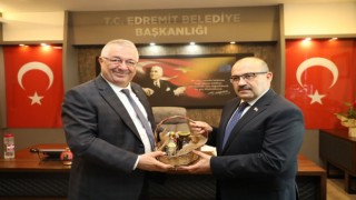 Vali Ustaoğlu, Edremit Belediyesini ziyaret etti