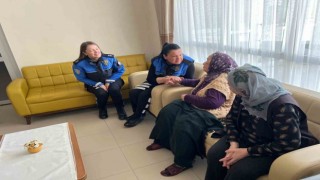 Van polisinden Anneler Günü etkinliği
