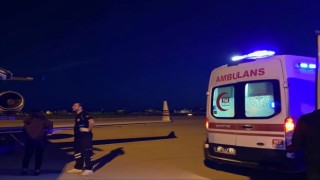 Vanda 13 yaşındaki hasta ambulans uçakla İstanbula sevk edildi