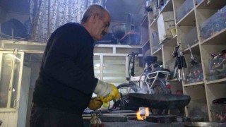 Vanda unutulmaya yüz tutmuş kalaycılık mesleğinin son temsilcisi