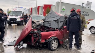 Yağmurda kontrolden çıkan Tofaş, ters şeride girdi : 2 ölü 1 yaralı