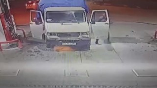 Yakıt alan araç böyle alev aldı