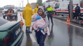 Yaralı bebeğe sağlık personelinden anne şefkati
