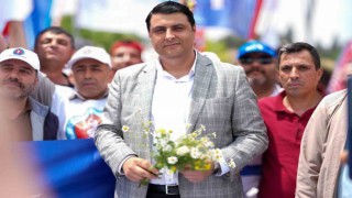 Yılmaz, işçinin bayram coşkusuna ortak oldu
