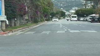 Yolda ters istikamette seyreden otomobil görenleri şaşırttı