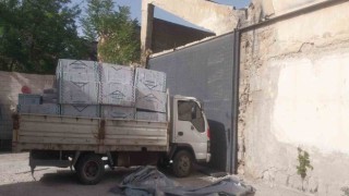 Yük indirirken kamyonetten düşen adam ağır yaralandı