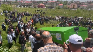 Yüksekovanın ilk öğretmenlerinden Fikret Yaşar gözyaşları arasında toprağa verildi