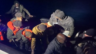 Yunanistanın geri ittiği 39 düzensiz göçmen kurtarıldı