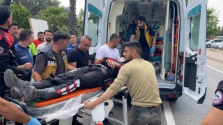 Yunus polislerinin motosikleti devrildi: 2 yaralı