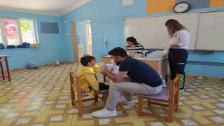 Yunusemrede kırsal mahallelerde çocuklara diş taraması