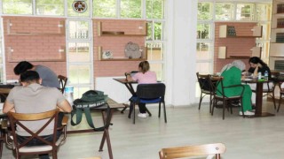 Yunusemrede kitapseverler kütüphanelerden faydalanıyor