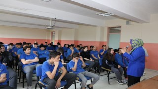 Yunusemreden son sınıf öğrencilerine motivasyon semineri