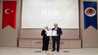 Yüreğimdesin Filistin konulu deneme yarışmasında dereceye girenlere ödülleri verildi