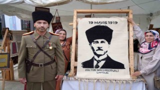 155 bin kişi ilmek atarak bu portreyi ördü