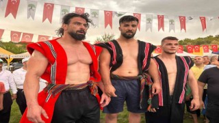 420 güreşçi er meydanında ter döktü