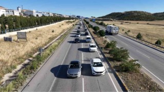 43 ilin geçiş güzergahındaki araç trafiği havadan görüntülendi