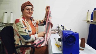 43 yıldır elbise dikerek 4 çocuğunu okutup meslek sahibi yaptı
