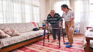 5 yıldır yatalak olan hasta yürümeye başladı
