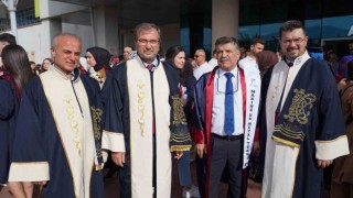 60 yaşındaki Eren, üniversiteyi birincilikle bitirdi