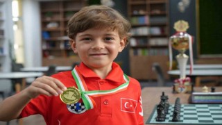 Avrupa'da satrancın en iyisi 7 yaşındaki Taha oldu