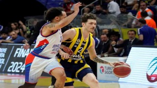 A. Efes, final serisinde durumu 2-1e getirdi