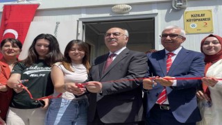 Adanada konteyner kentte Kızılay kütüphane açtı