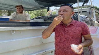 Adanada sıcakta vatandaşlar karla serinliyor