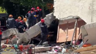 AFAD Küçükçekmecede çöken binada hassas cihazlarla dinleme çalışması yaptı