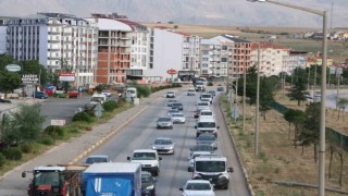 Afyonkarahisar-Antalya karayolunda bayram trafiği başladı