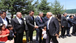 Ağrı Emniyet Müdürü İpar ve eşi personelle bayramlaştı
