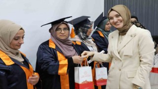 Ağrı'da anneler okuma yazmayı öğrendi, mezuniyet töreniyle kutlandı