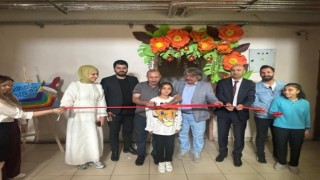 Ağrıda öğrencilerin yıl sonu sanat eserleri sergilendi