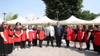 Ahşap hediyelikler sergileniyor