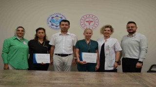 Alanyalı ebe ve hemşireye İl Sağlık Müdürlüğünden teşekkür belgesi