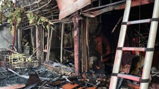 Alevlere teslim olan kafe küle döndü