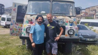 Alman turistler el izleriyle bağ kuruyor