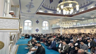 Almanyada Müslümanlar bayram namazı kıldı