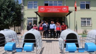 Altunhisarda 100 çiftçiye buzağı kulübesi dağıtıldı