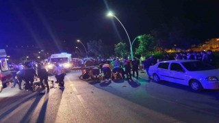 Amasyada iki motosiklet kafa kafaya çarpıştı: 2 genç hayatını kaybetti