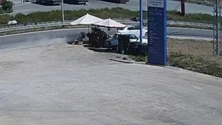 Amasyada otomobil yol kenarındaki tezgaha daldı: 1 ölü