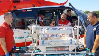Ambulans helikopter yeni doğan bebek için havalandı
