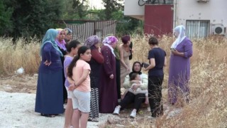 Ambulansta dahi çocuğunu kucağından indirmedi